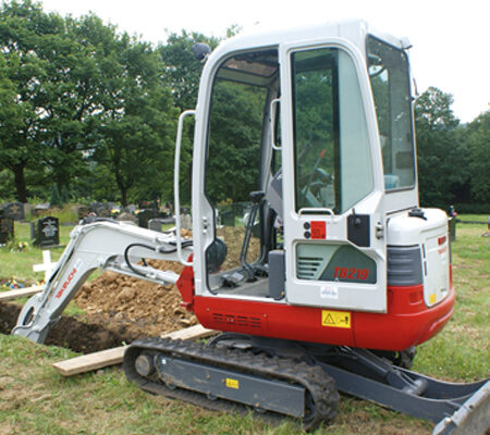 tb219-450-450-takeuchi-excavator-grave-uk