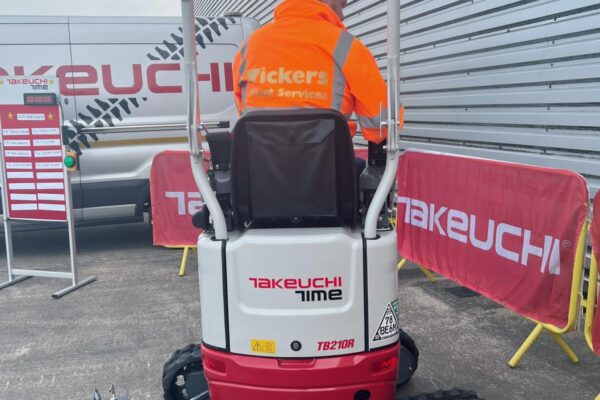 Takeuchi tb210r With operator driving