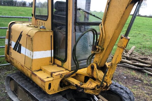 side view of tb025 painted yellow olld digger excavator