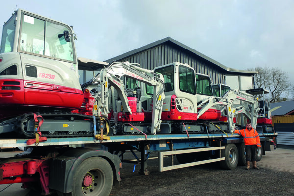 WAGON with takeuchi diggers arriving