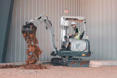 tb20e electric digger operating