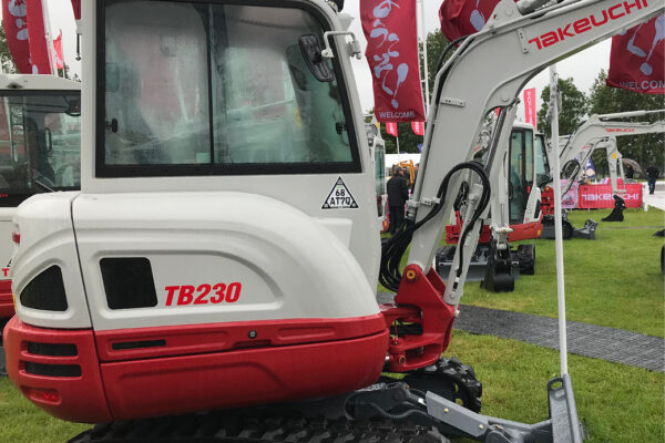 Takeuchi-at-plantworx-2023-TB2150R-TB290-2-EXHIBITION-dig2