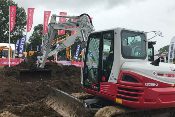 290-2 digging at plantworx