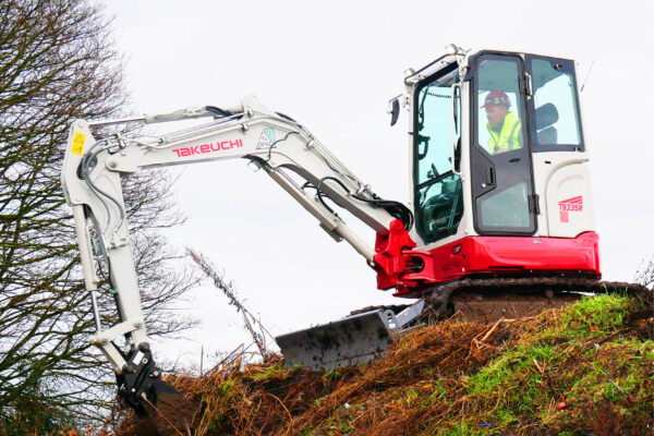 takeuchi-tb335r-mini-excavators3